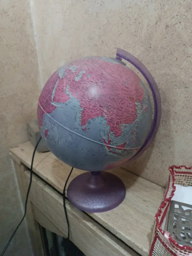 Globo terrestre con lampada