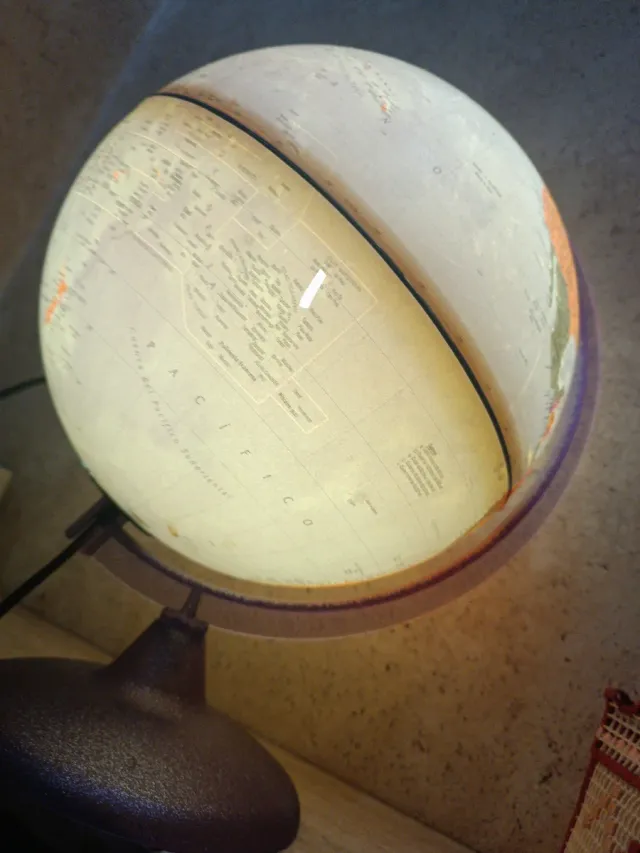 Globo terrestre con lampada