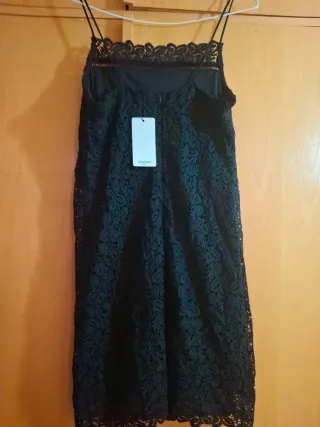 Vestido fiesta encaje negro Mango