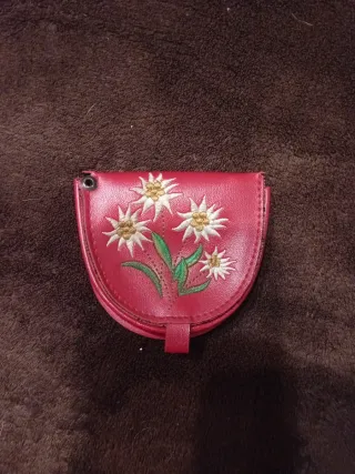 Portamonete rosso con fiori