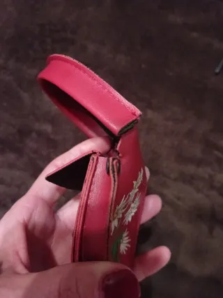 Portamonete rosso con fiori