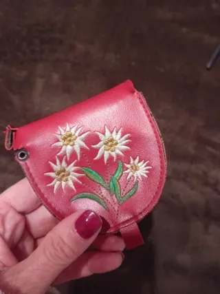 Portamonete rosso con fiori