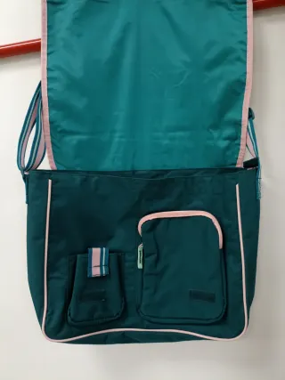 Bolsa bandolera marca CiMARRON rosa y verde azula