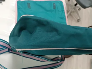 Bolsa bandolera marca CiMARRON rosa y verde azula