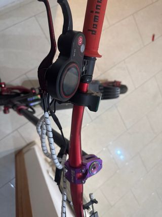 Patinete eléctrico rojo velocidad 80 por hora !