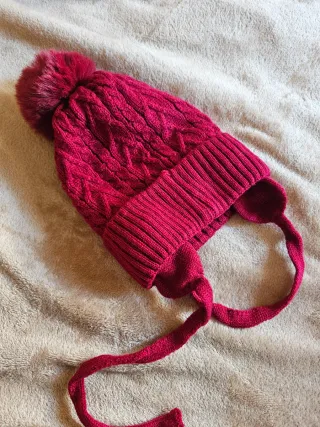 Gorro de lana rojo con pompón