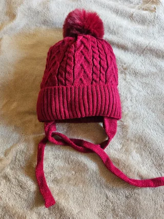 Gorro de lana rojo con pompón