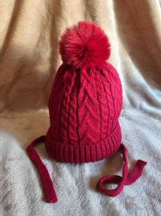 Gorro de lana rojo con pompón