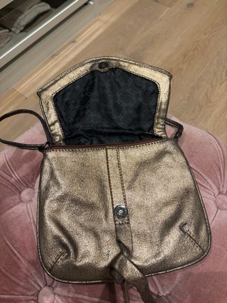 Bolso bandolera dorado envejecido
