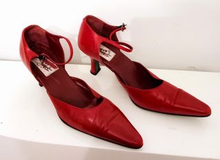 Zapatos de tacón rojos
