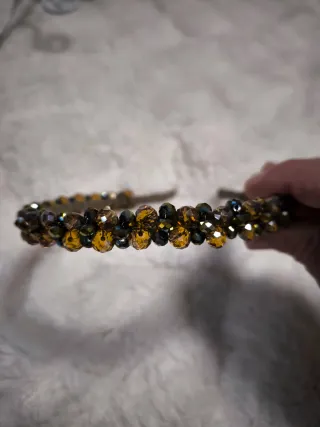 Conjunto soporte  con 3 collares y 2 pendientes