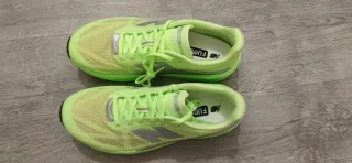 New Balance FuelCell Rebel v5 Verde/Plata