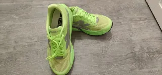 New Balance FuelCell Rebel v5 Verde/Plata