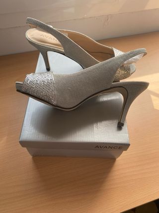 Zapatos de tacón plateados AVANCE
