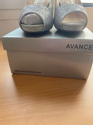 Zapatos de tacón plateados AVANCE