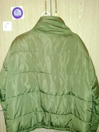 Chaqueta verde oliva acolchada