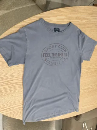 Camiseta Scalpers Gris Estampada