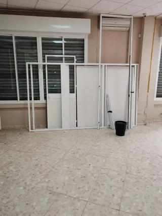 Mampara de oficina con puerta