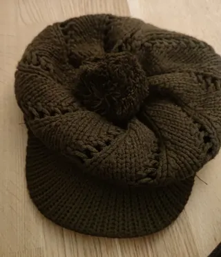 Conjunto de lana marrón: gorro, bufanda y guantes