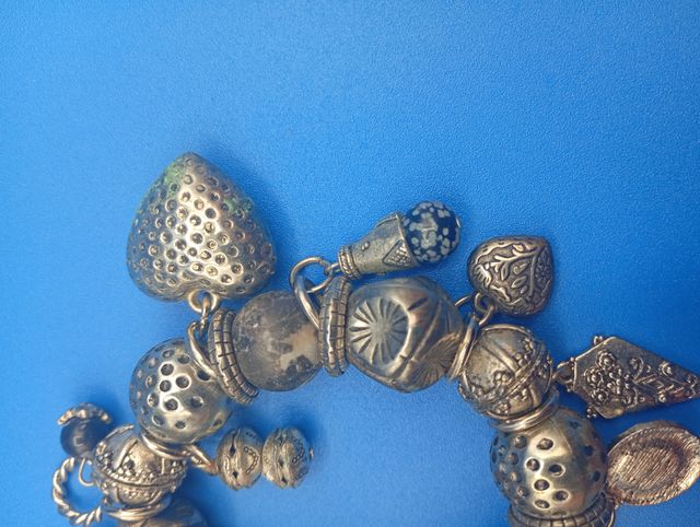 Pulsera estilo Pandora con dijes y cuentas