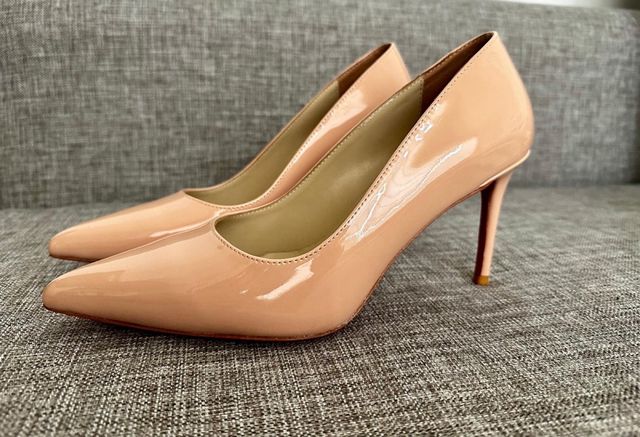 Zapatos Christian Louboutin Nude Talla 38