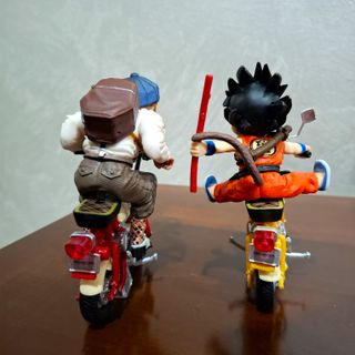 dragon ball figure goku e genio in moto modellini
