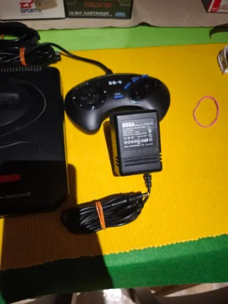Sega Mega Drive 2 + 3 comandi + 4 giochi