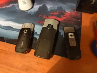 Móviles Nokia Antiguos (Plata/Negro)