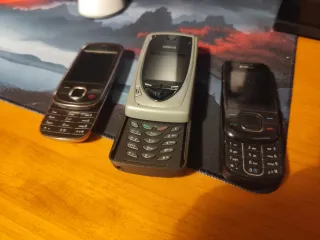 Móviles Nokia Antiguos (Plata/Negro)