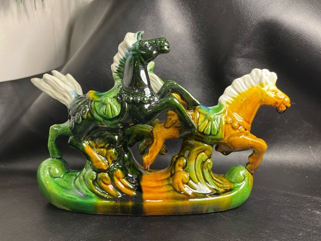 Statua di tre cavalli in stile Tang cinese