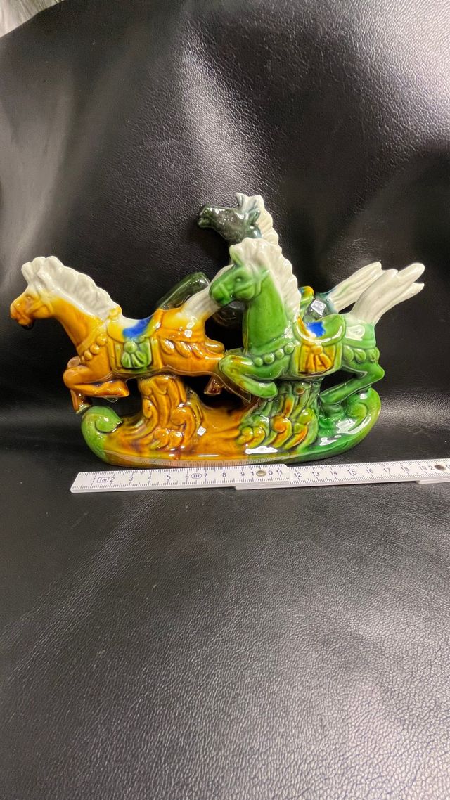 Statua di tre cavalli in stile Tang cinese