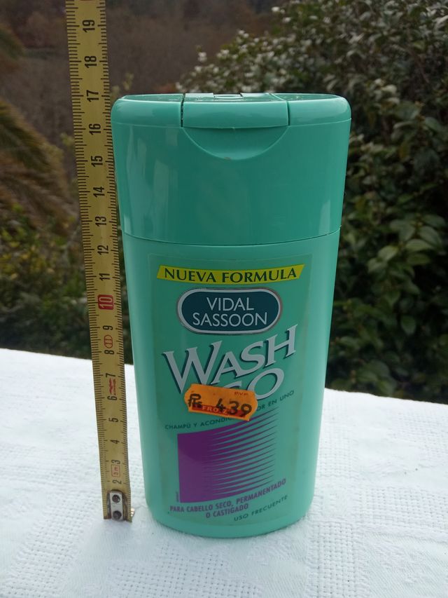 Frasco de xampu Wash and Go Vidal Sassoon