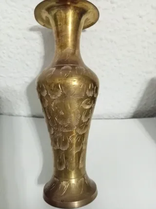 Jarrón pequeño dorado metal