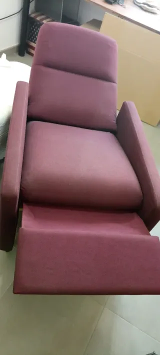 Butaca reclinable tela morada