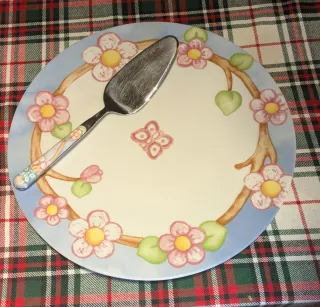 Piatto e tagliatorte Thun