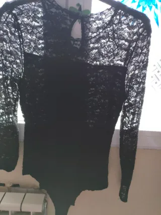 Body de encaje negro manga larga