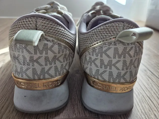 Zapatillas Michael Kors Blancas y Plateadas