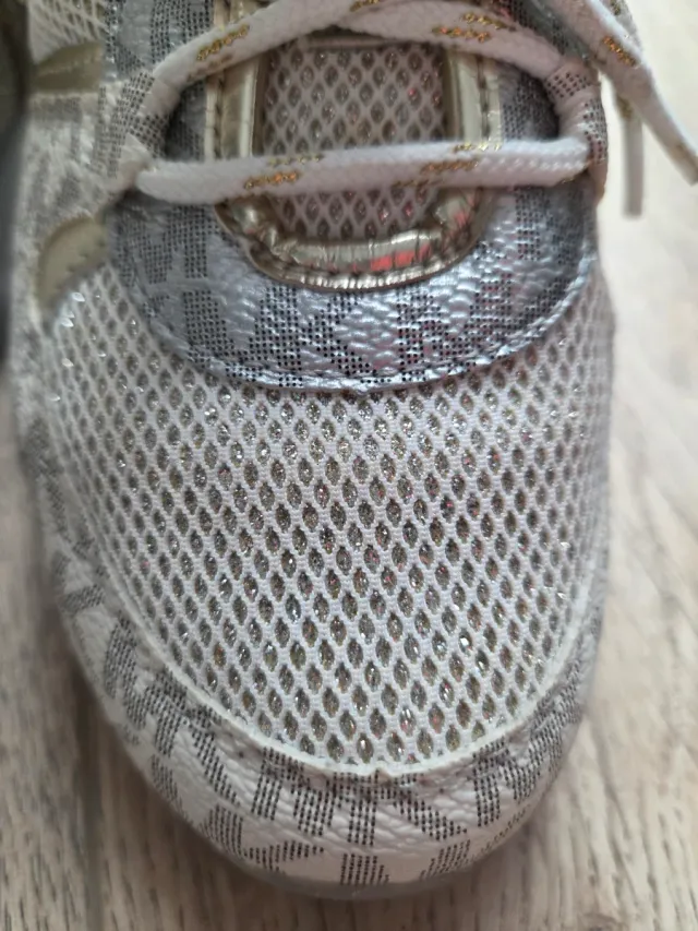 Zapatillas Michael Kors Blancas y Plateadas