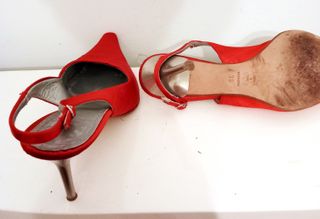 Zapatos de tacón rojos