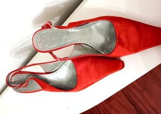 Zapatos de tacón rojos
