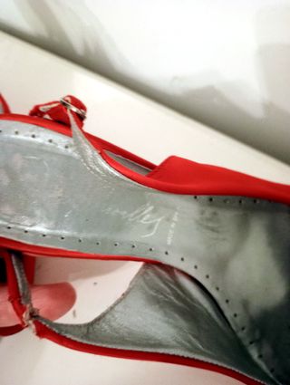 Zapatos de tacón rojos