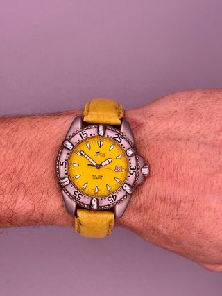 Lotus Reloj de Buceo Esfera Amarilla WR100M