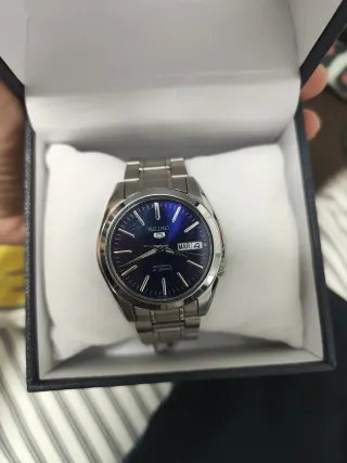 Reloj Seiko 5 Automático Azul y Plateado