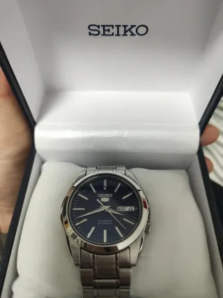 Reloj Seiko 5 Automático Azul y Plateado