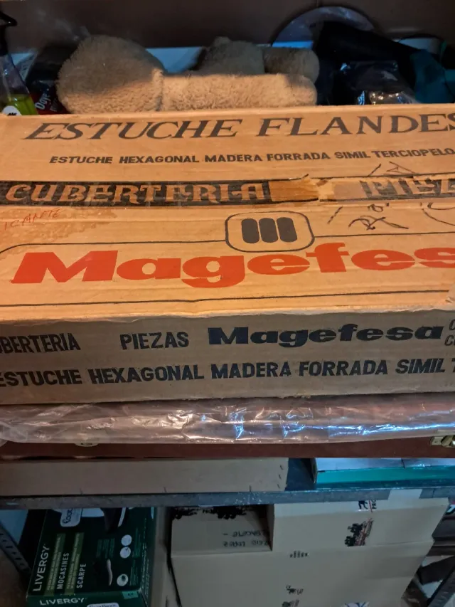 Cubertería de metal 76 piezas si estrenar