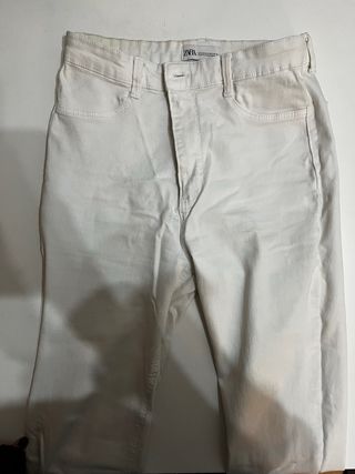 Pantalón vaquero blanco Zara