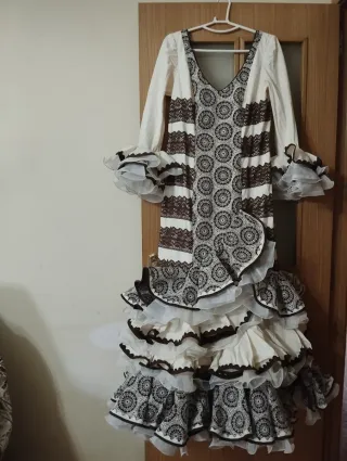 Traje de Gitana Marrón y Blanco