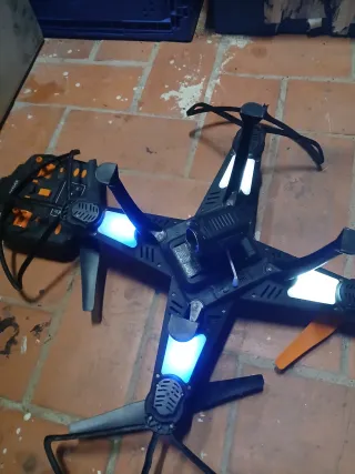 Dron Negro y Naranja