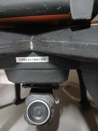 Dron Negro y Naranja