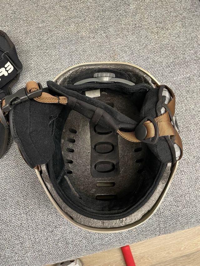 Casco snowboard  y coderas